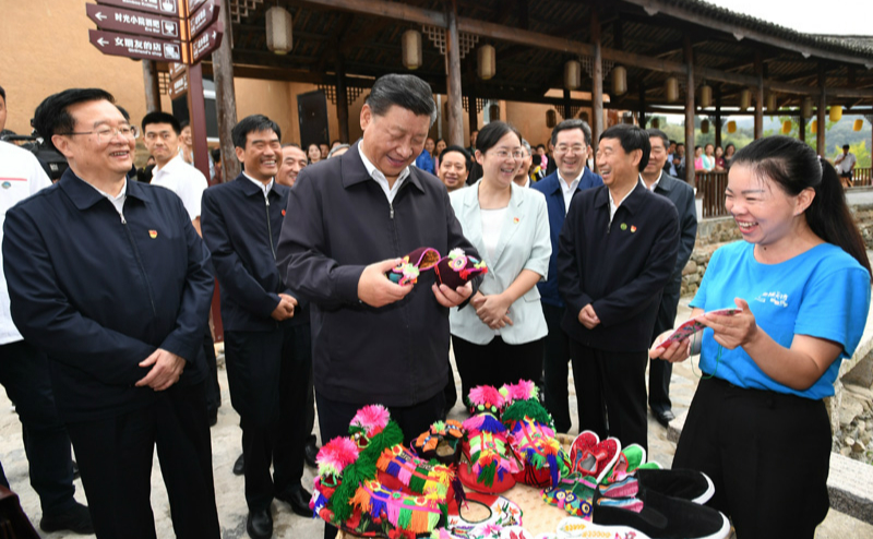 习近平在河南考察时强调 坚定信心埋头苦干奋勇争先 谱写新时代中原更加出彩的绚丽篇章